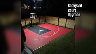 La cancha de baloncesto 3x3 teja el piso al aire libre del patio trasero