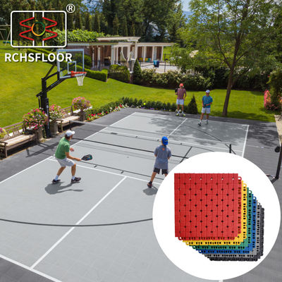 Pisos de las canchas de baloncesto del patio trasero del gimnasio